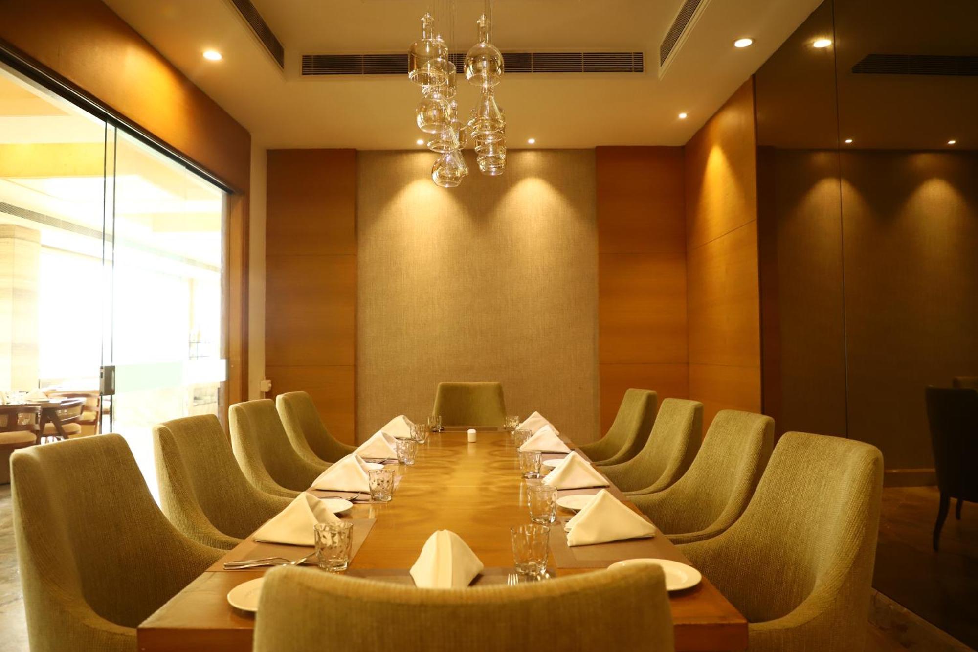 Efcee Sarovar Premiere Bhavnagar Exterior foto