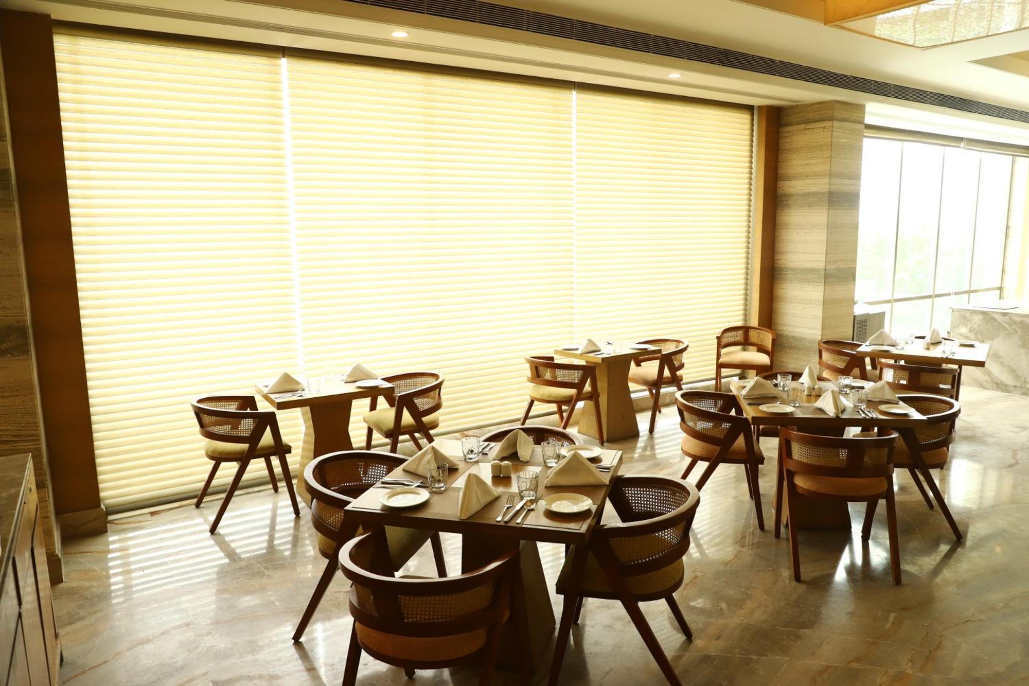Efcee Sarovar Premiere Bhavnagar Exterior foto