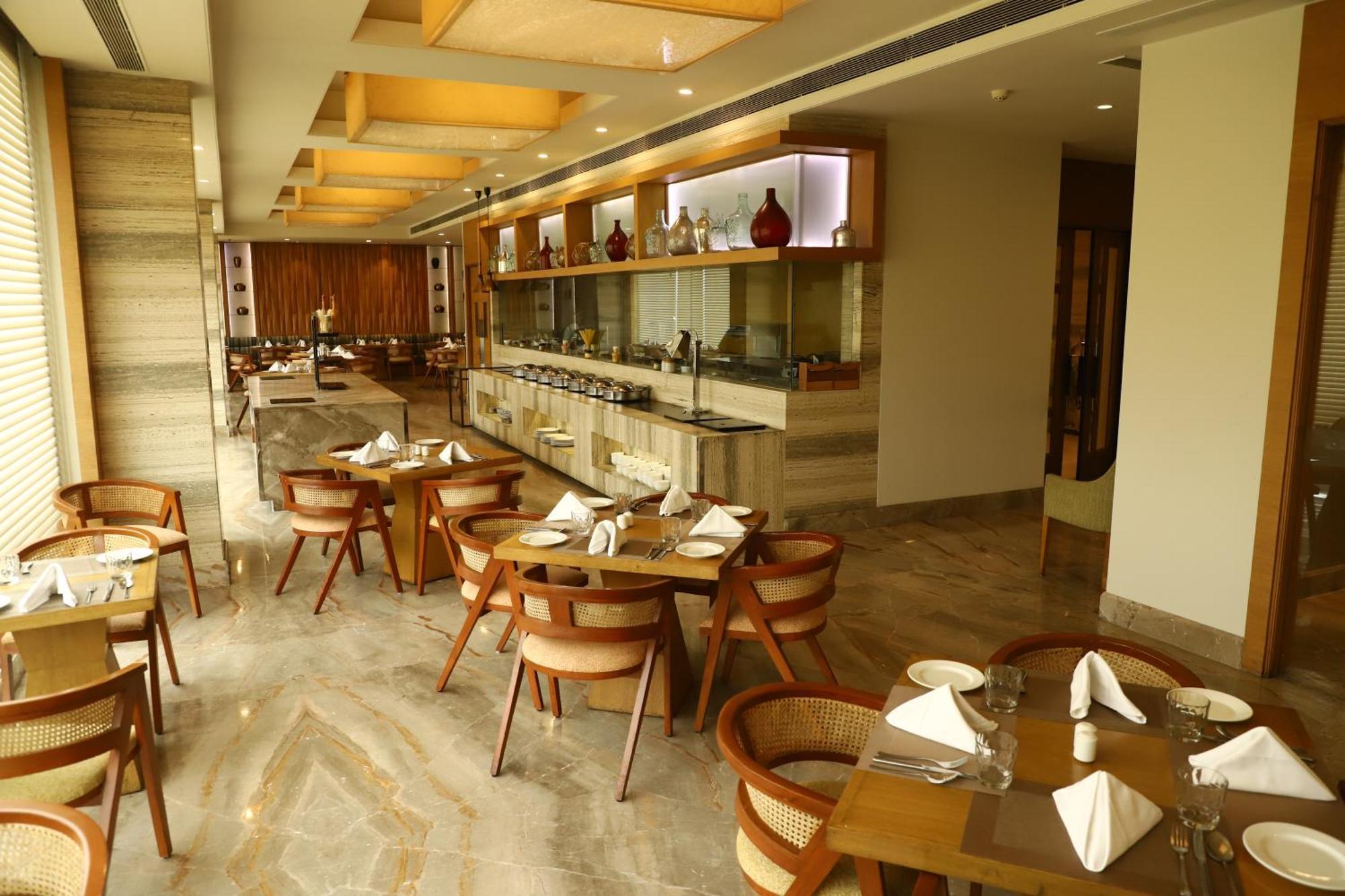 Efcee Sarovar Premiere Bhavnagar Exterior foto
