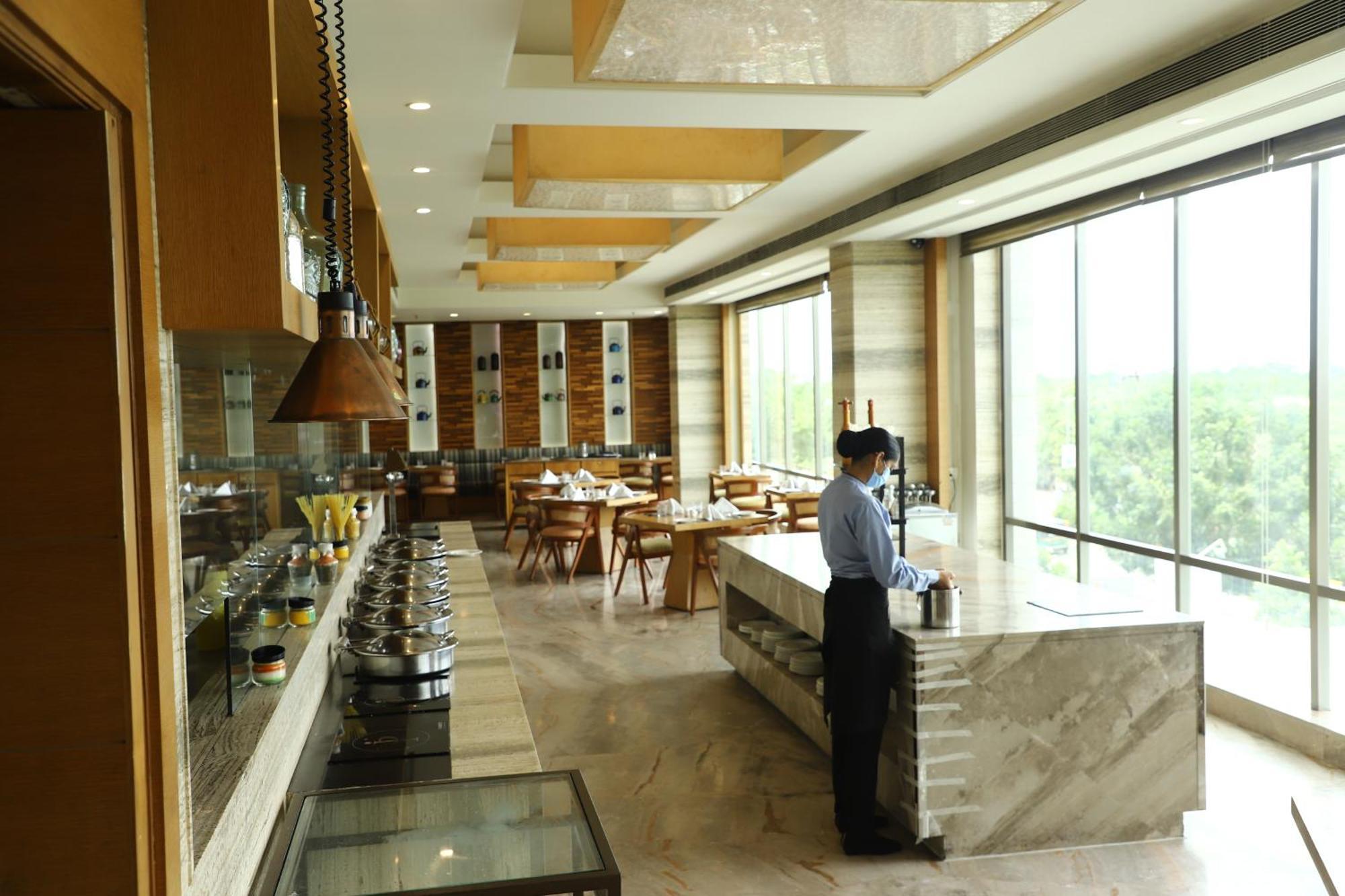 Efcee Sarovar Premiere Bhavnagar Exterior foto