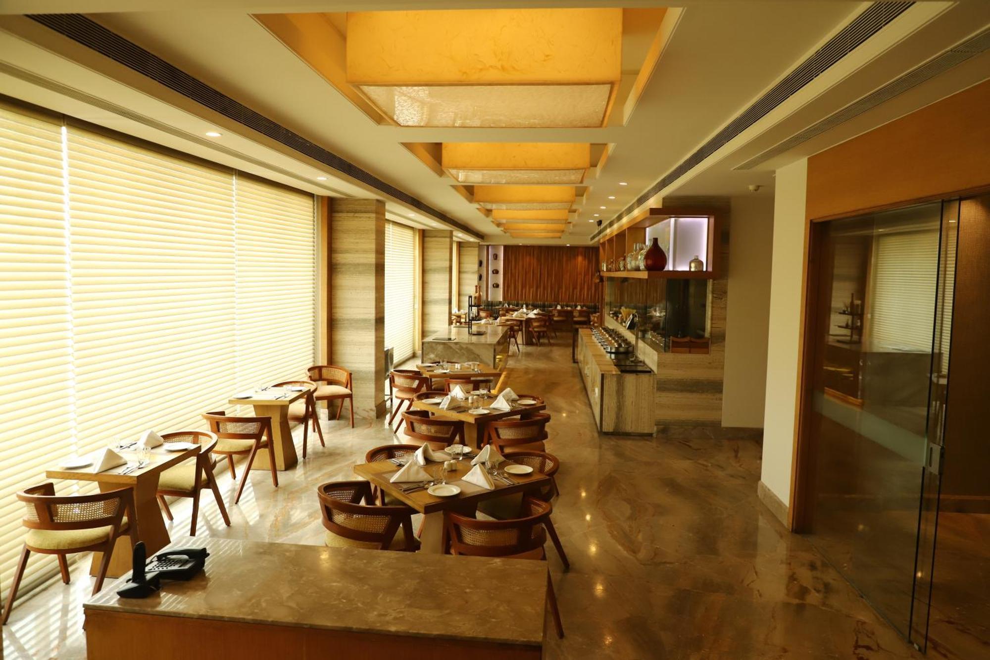 Efcee Sarovar Premiere Bhavnagar Exterior foto