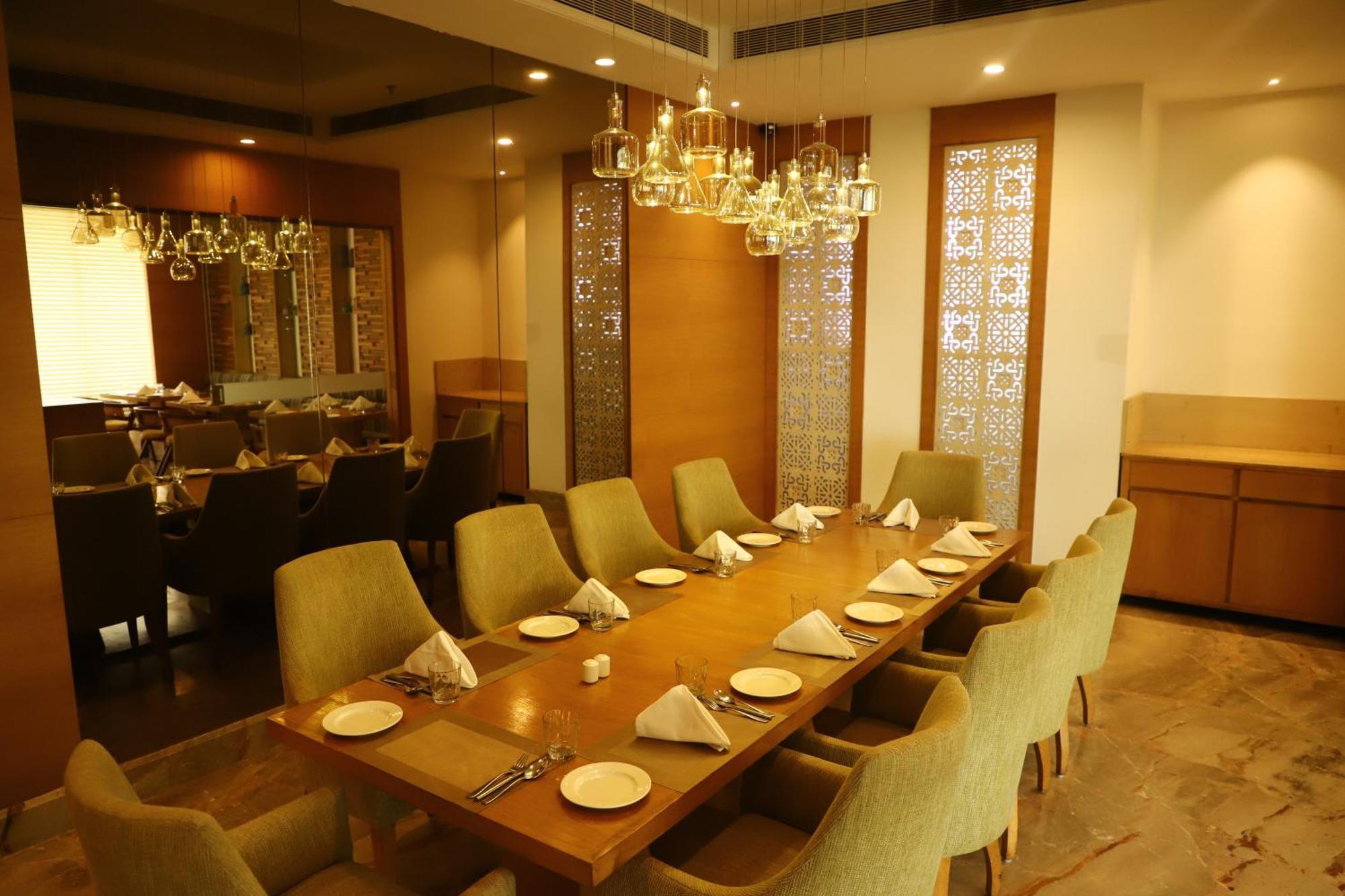 Efcee Sarovar Premiere Bhavnagar Exterior foto